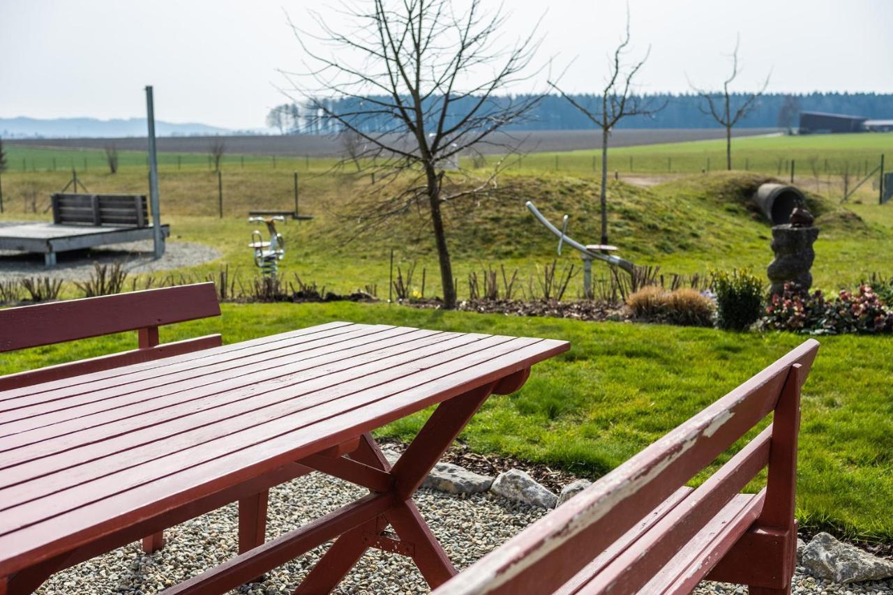 Ruhige Ferienwohnung Mit Panoramablick Ingoldingen Kültér fotó